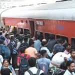 “छठ और विधानसभा चुनाव से पहले बिहार जाने वाली ट्रेनें ठसाठस भरी, यात्री परेशान”