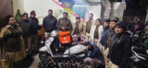 स्वीगी बैग से की जा रही अवैध मदिरा&hellip;