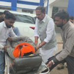 विधायक दिनेश राय मुनमुन की मानवीय पहल — सड़क हादसे में घायल दम्पत्ति व बच्चे को खुद अस्पताल पहुंचाया