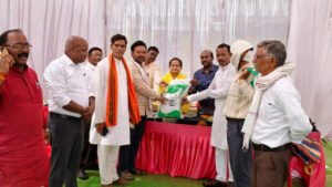 जनकल्याण शिविर में किसानों को मिले रागी-अरहर के&hellip;