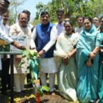मां के सम्मान में, प्रकृति के संरक्षण का संकल्प मुख्यमंत्री डॉ. मोहन यादव ने किया “एक पेड़ मां के नाम 2.0” अभियान का शुभारंभ।