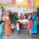 ग्रीष्मकालीन अवकाश में भी बच्चों और माताओं को मिल रहा पोषण आहार ग्राम- कटंगटोला आंगनवाड़ी केंद्र में रेडी टू ईट खाद्य सामग्री का वितरण, हितग्राहियों को मिला पोषण सुरक्षा का लाभ ।